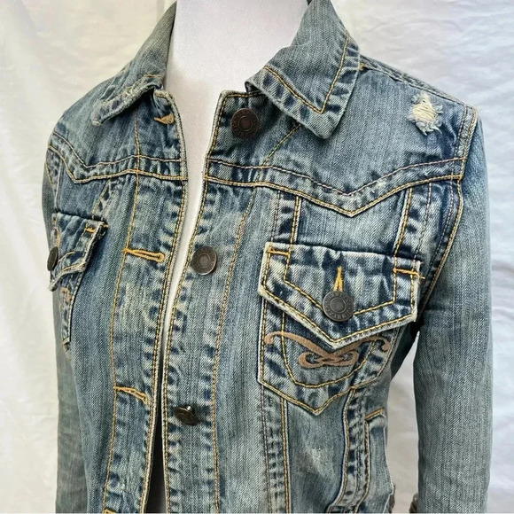 Vintage Jackets & Blazers - Jimmy’z vintage Y2K/90’s fitted and distressed denim jacket.